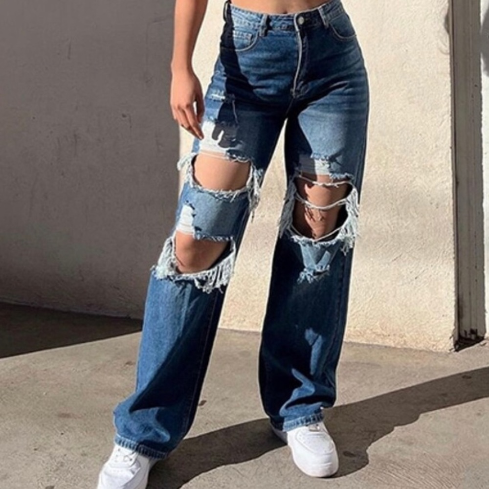 Baggy ripped jeans
